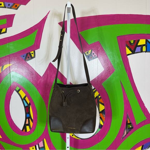 Michael Kors, Suede and Leather Cary Bucket Bag. Bohemian Glamour Adjustable - Picture 1 of 12
